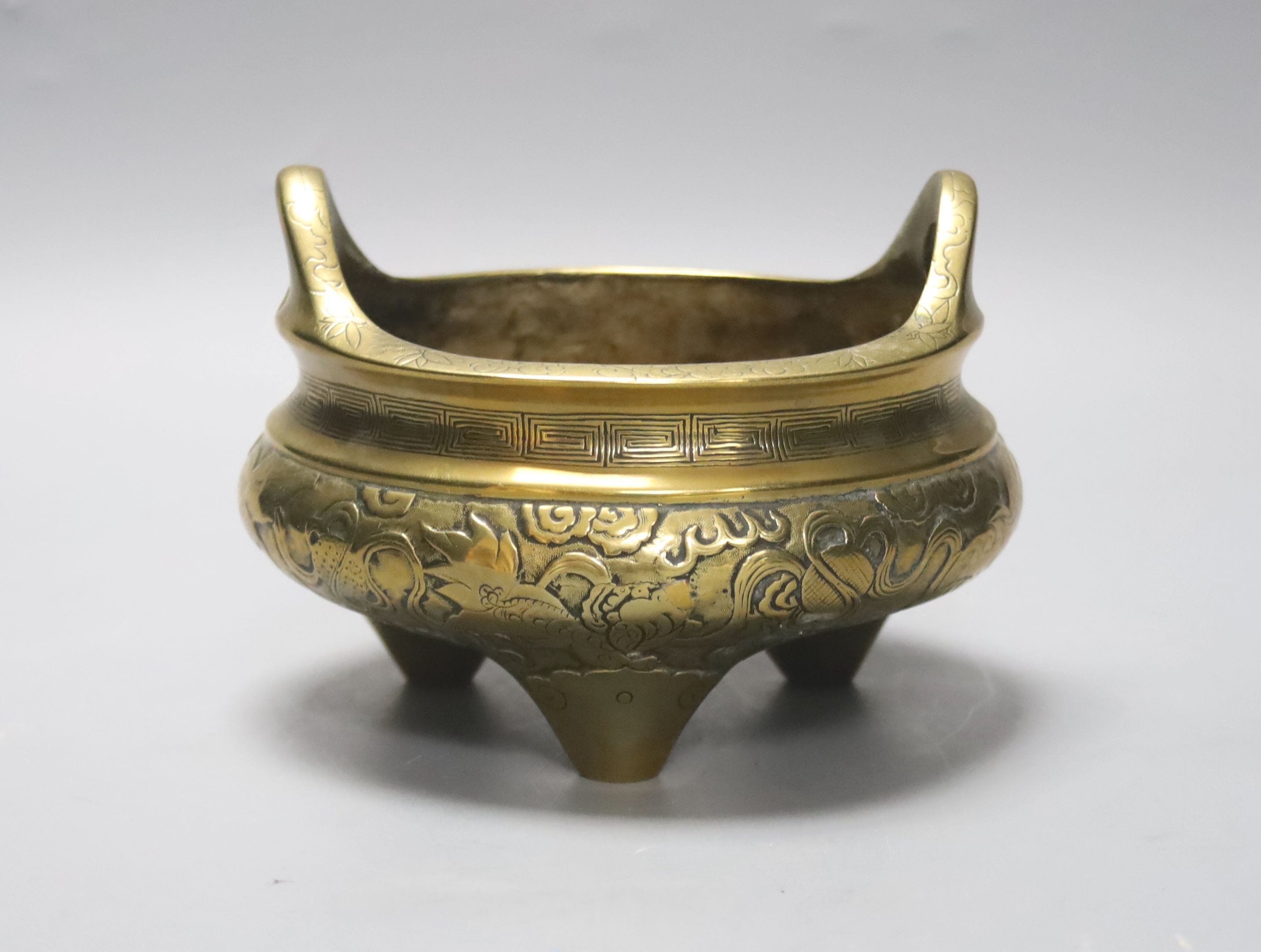 A Chinese bronze tripod censer, early 20th century, 14cm